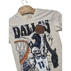 BRAND X Anthony Davis Cartoon Style Dallas‎ T-Shirt Size Small Enemy Sighted